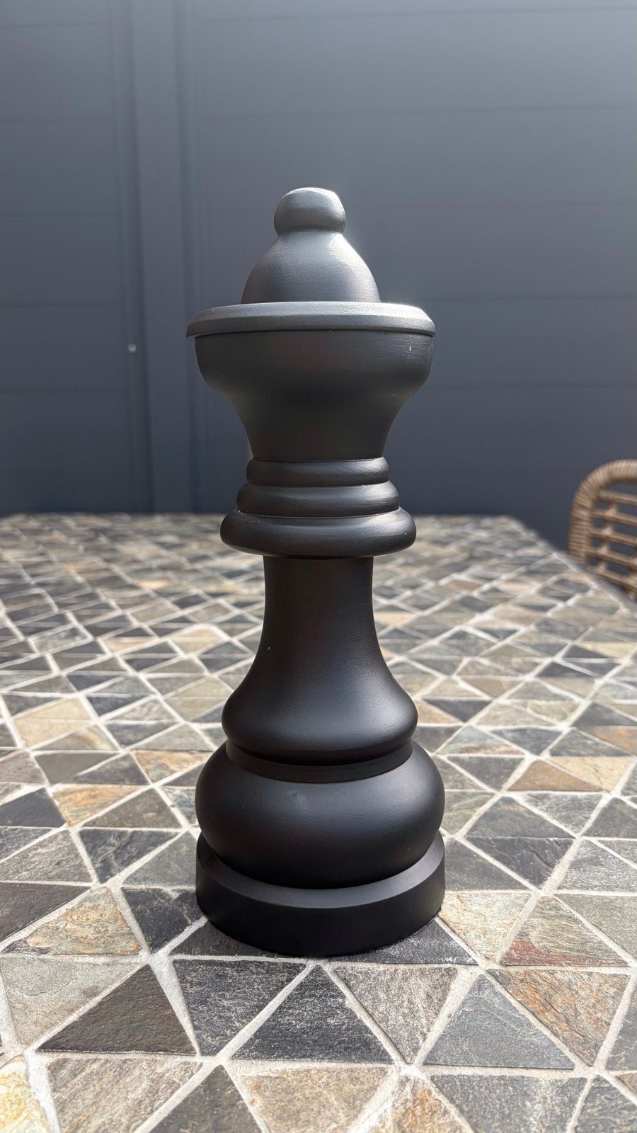 Riviera Maison Chess Play Queen Kandelaar Zwart Aluminium, Huis en Inrichting, Woonaccessoires | Kandelaars en Kaarsen, Zwart