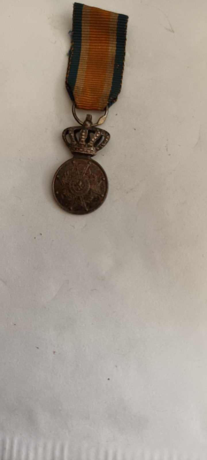 Oude Medaille met Kroon en Lint, Verzamelen, Militaria | Algemeen, Ophalen of Verzenden