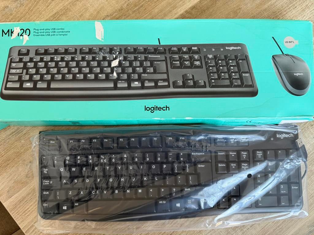 Nieuw Logitech MK120 Bedraad Toetsenbord & Muis, Computers en Software, Ophalen, Qwerty, Zo goed als nieuw, Bedraad