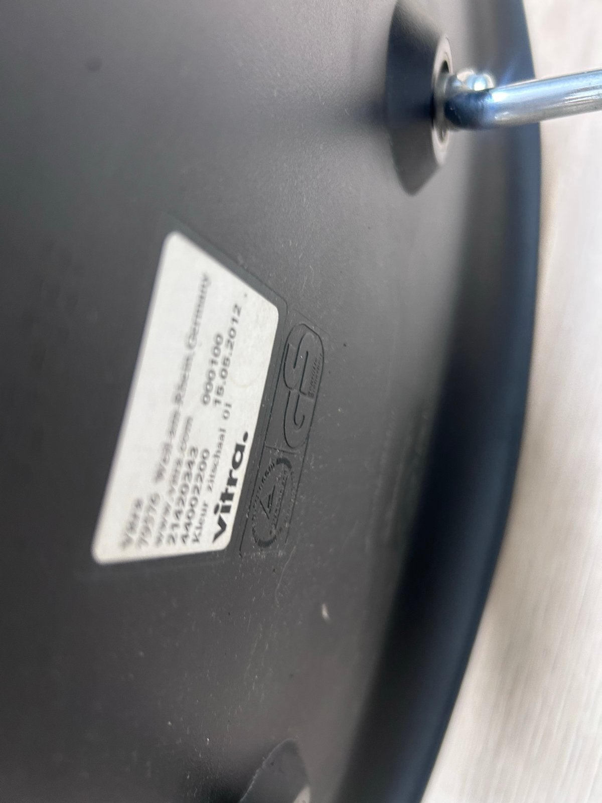 Vitra Eames DSR Stoel - Zwart met Verchroomd Onderstel, Ophalen, Kunststof, Zwart, Zo goed als nieuw