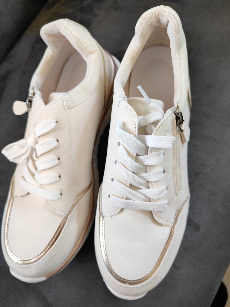 Te koop nieuwe Sneakers, Ophalen, Overige kleuren, Nieuw, Sneakers of Gympen
