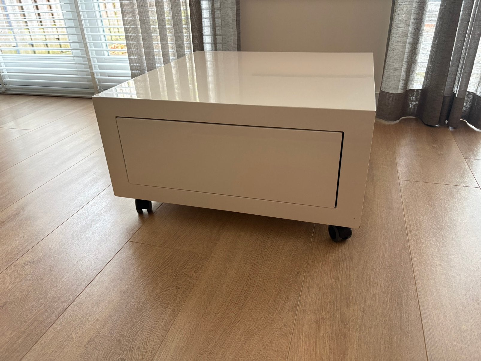 Salontafel wit hoogglans verrijdbaar Goossens, Ophalen, Gebruikt, Vierkant, 50 tot 100 cm