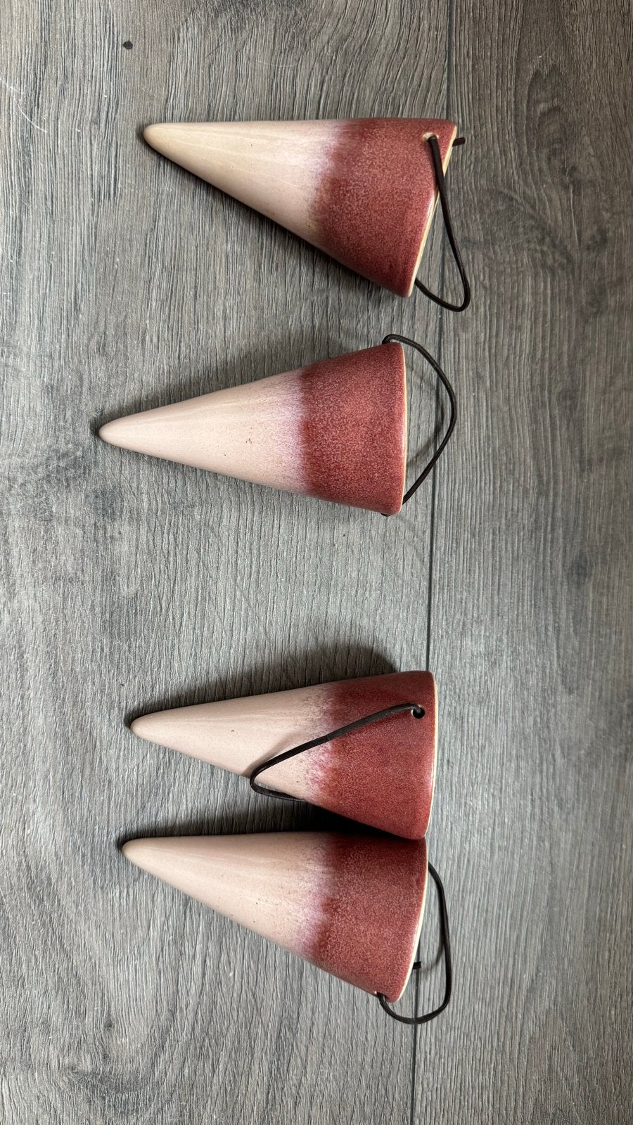 Set van 4 keramische kegelvormige hangers, Antiek en Kunst, Ophalen