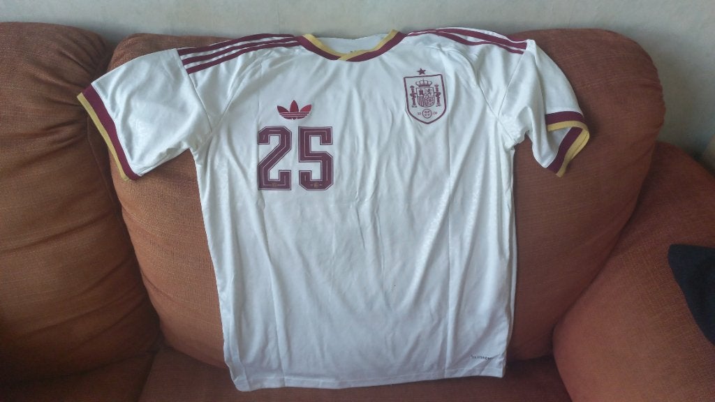 Spanje uitshirt - Maat M -  Victor Munoz, Sport en Fitness, Maat M, Ophalen of Verzenden, Gebruikt, Shirt