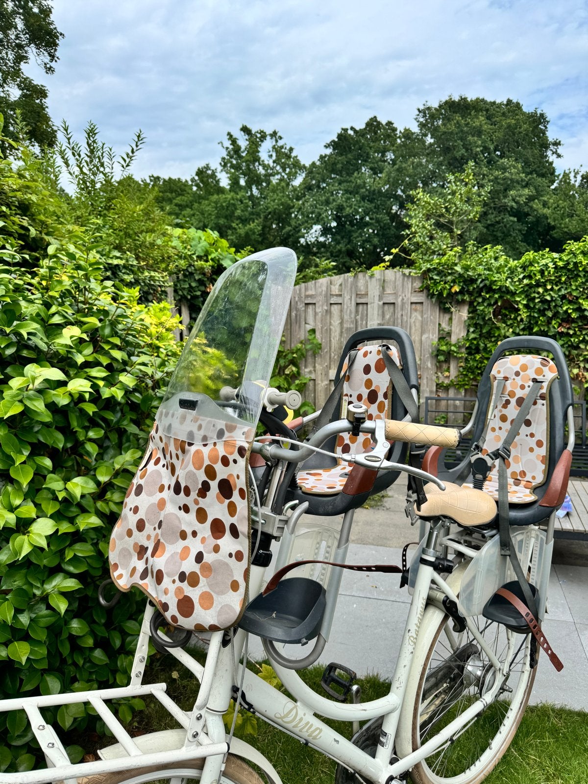 Qibbel fietsstoeltjes voor en achter met windscherm, Ophalen, Gebruikt