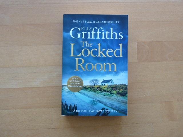 The locked room Elly Griffiths, Boeken, Ophalen of Verzenden, Zo goed als nieuw, Europa overig