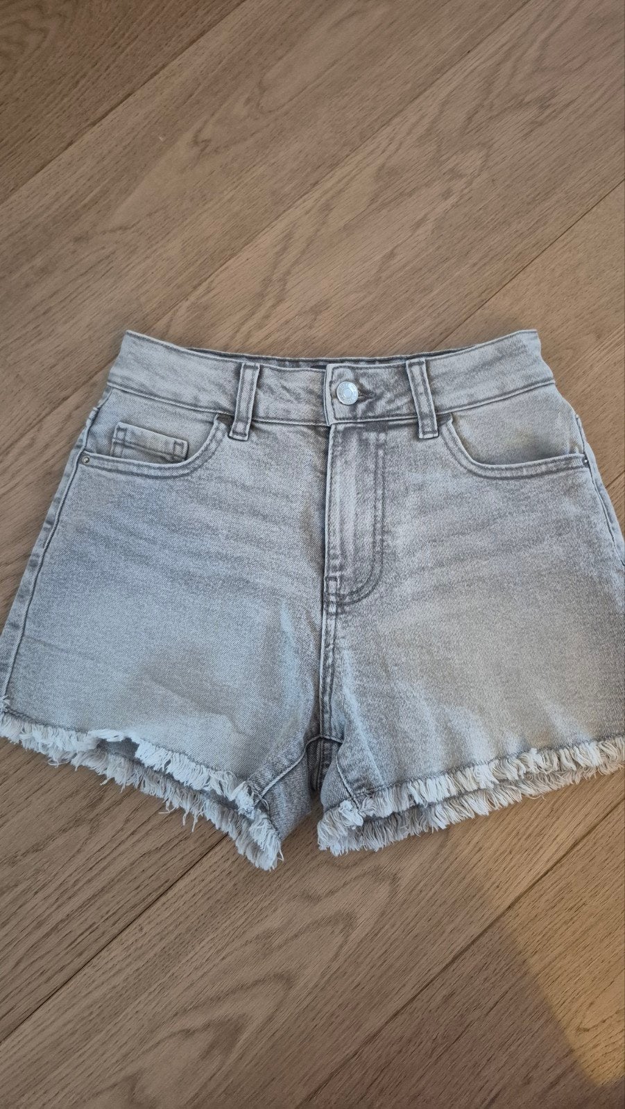 Jeans short maat 32 grijs Primark, Primark, Ophalen of Verzenden, Zo goed als nieuw, W27 (confectie 34) of kleiner