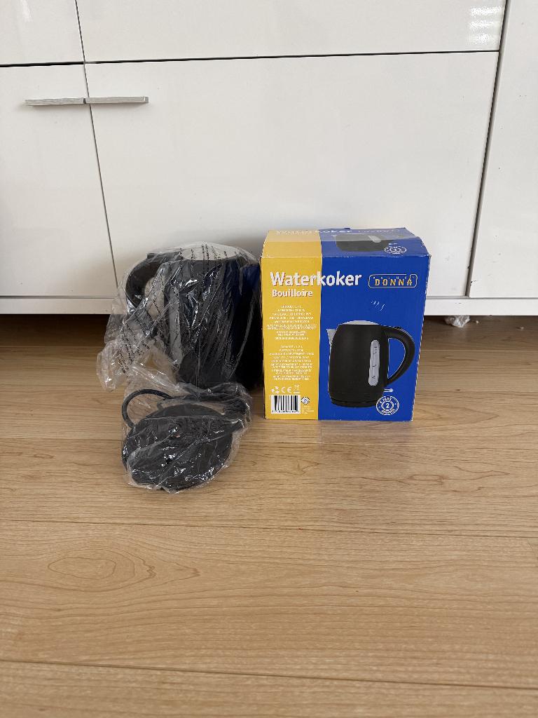 Mooie nieuwe waterkoker ongebruikt in doos, Ophalen of Verzenden, Nieuw