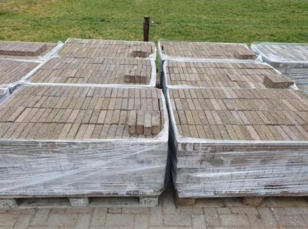 GRATIS STORTEN van Klinkers waaltjes straatstenen tegels, Verzenden, Gebruikt, Beton, Klinkers
