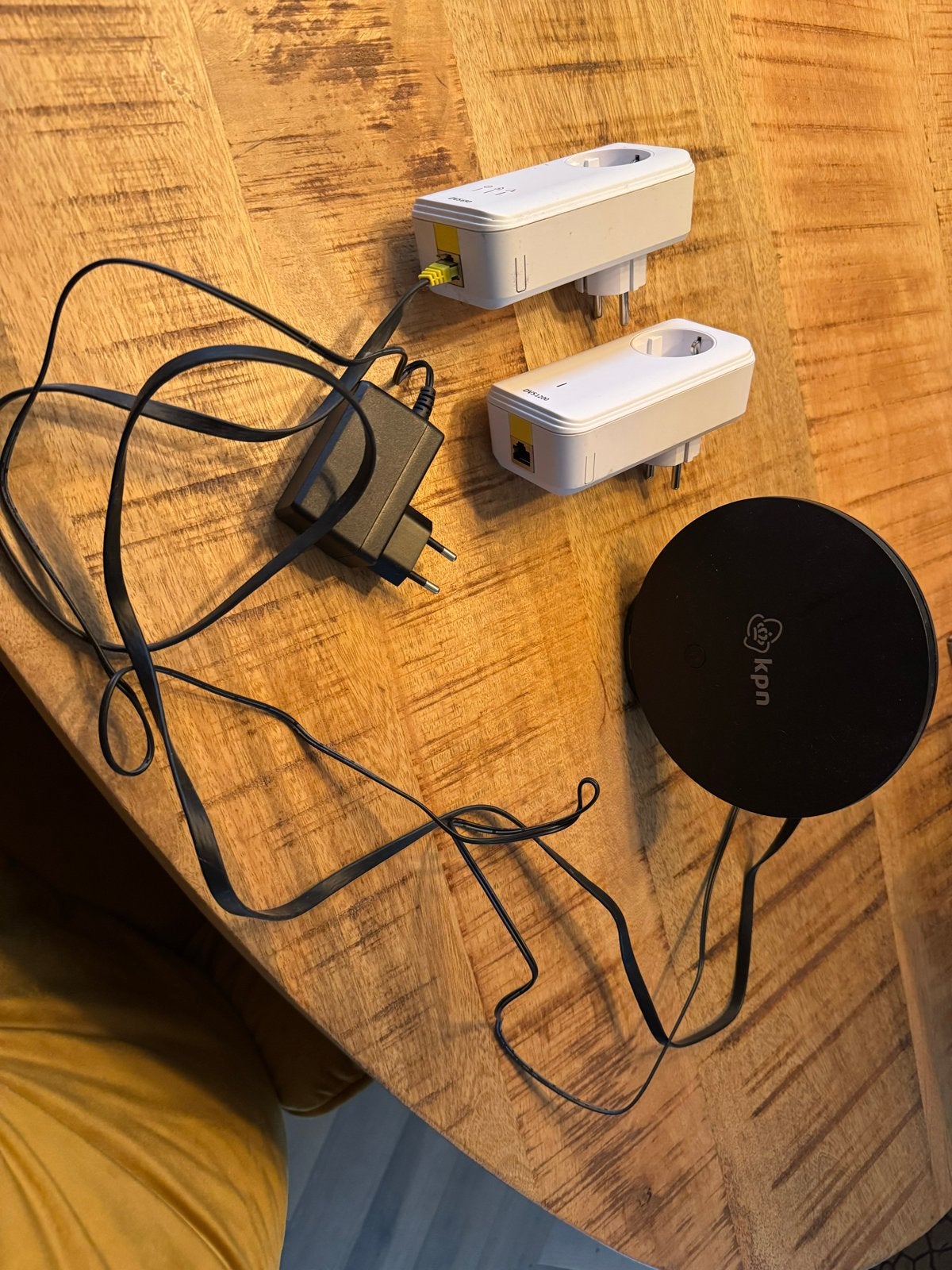 KPN Super Wifi 2.0 met DVS 650 en DVS 1200 Powerline, Computers en Software, Ophalen of Verzenden, Gebruikt, Router