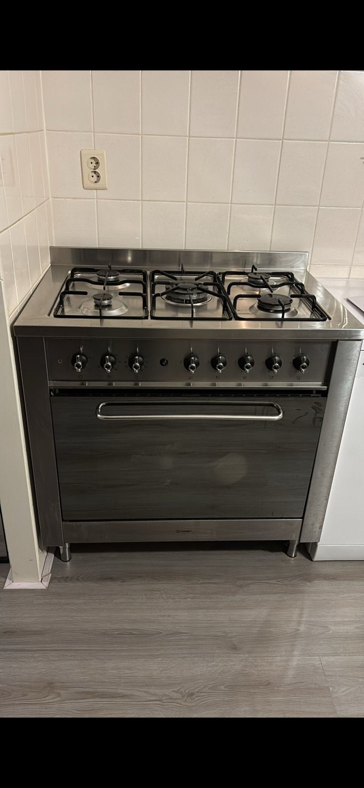 Indesit gasfornuis 5 pits met over 90cm breed, Ophalen, 60 cm of meer, Zo goed als nieuw, Gas