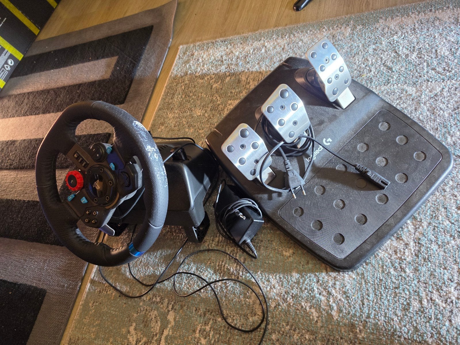 Logitech G29 racestuur met pedalen voor PlayStation en PC, Spelcomputers en Games, Ophalen, Racestuur, Gebruikt, Force feedback