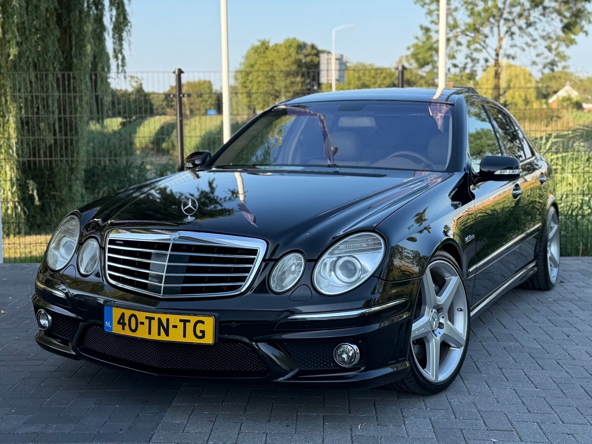 Mercedes-Benz E-klasse AMG 63 AUT / CLIMA / CRUISE / LEDER /, Auto's, Automaat, Achterwielaandrijving, Gebruikt, Zwart