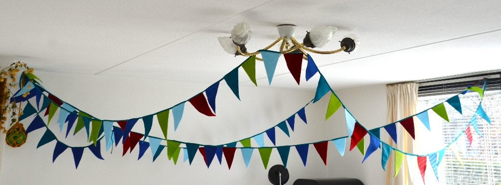 Slinger feest van vlaggetjes van vilt 12,50 m lang, Ophalen of Verzenden, Nieuw, Versiering, Verjaardag