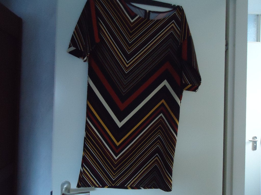 leuke najaarsjurk in aardetinten - maat M, Kleding | Dames, Jurken, Maat 38/40 (M), Overige kleuren, Ophalen of Verzenden, Knielengte