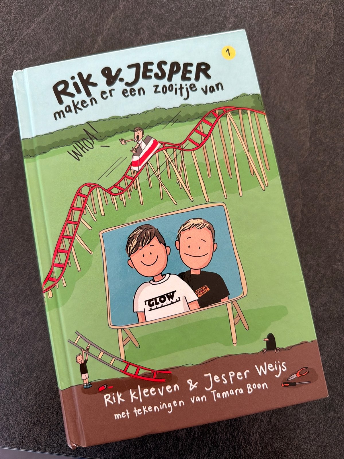 Rik & Jesper maken er een zooitje van - boek, Ophalen of Verzenden, Zo goed als nieuw, Fictie algemeen