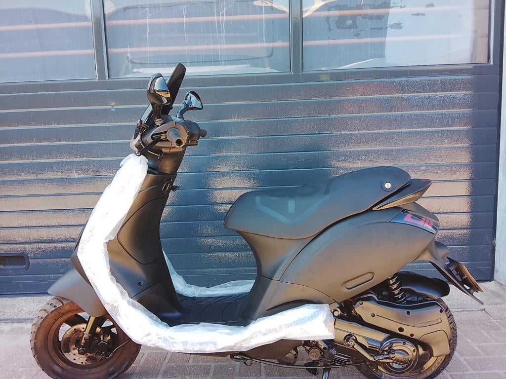 Piaggio Zip 4T 50cc – Mat Zwart | Full Options | Garantie ✅, Fietsen en Brommers, Scooters | Overige merken, Zo goed als nieuw