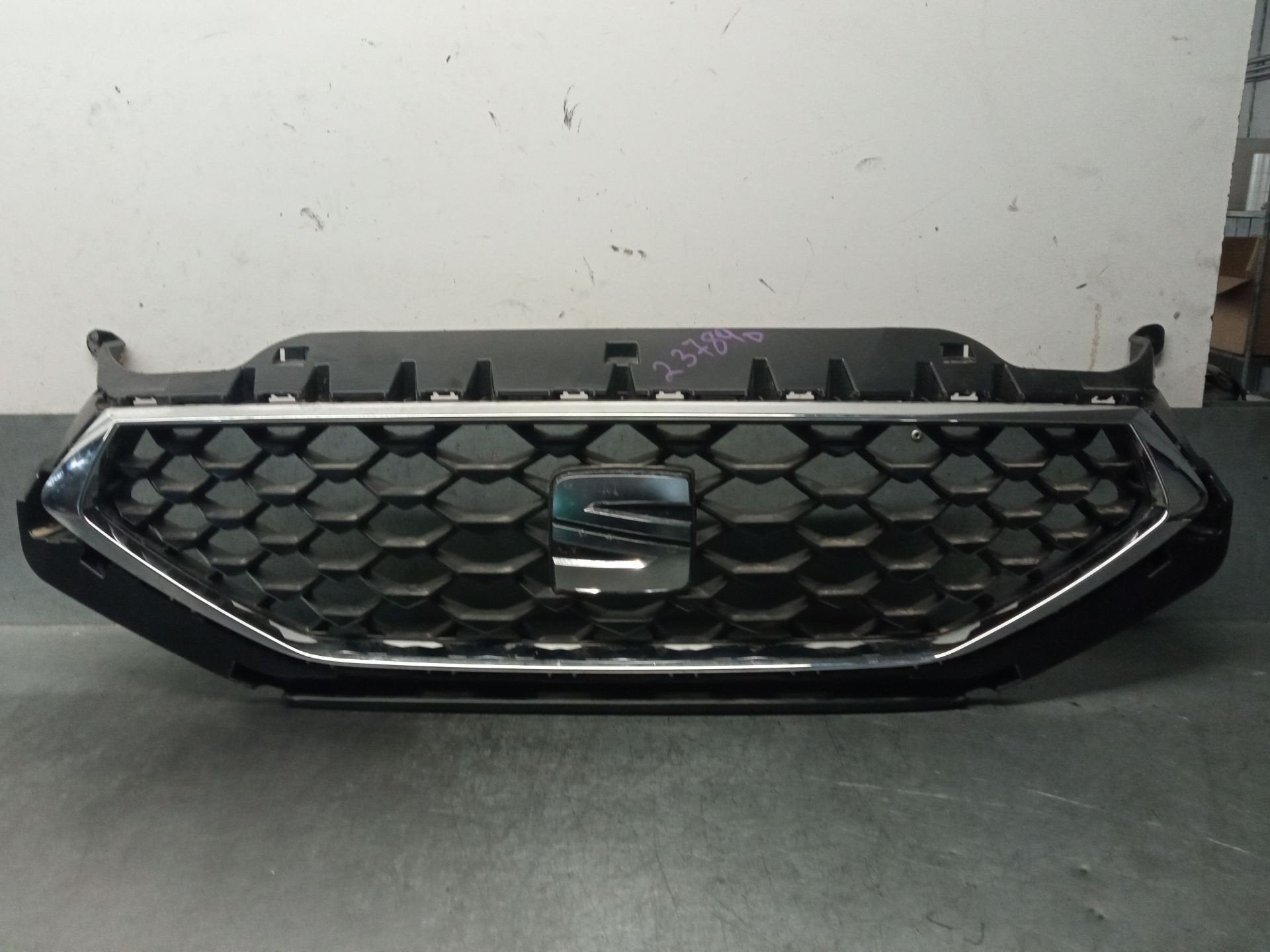 Seat leon FR grille rooster voorbumper 5FA853651, Gebruikt, Autovia A-2, Km 585 585
08760  Martorell, ES, Ophalen of Verzenden
