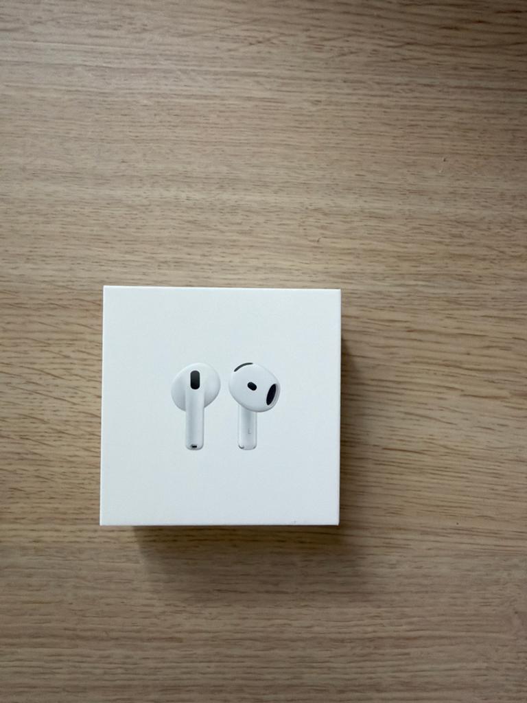 Apple AirPods 4 - Nieuw en Ongebruikt in Originele Verpakkin, Ophalen of Verzenden, Nieuw, Overige merken, Draadloos