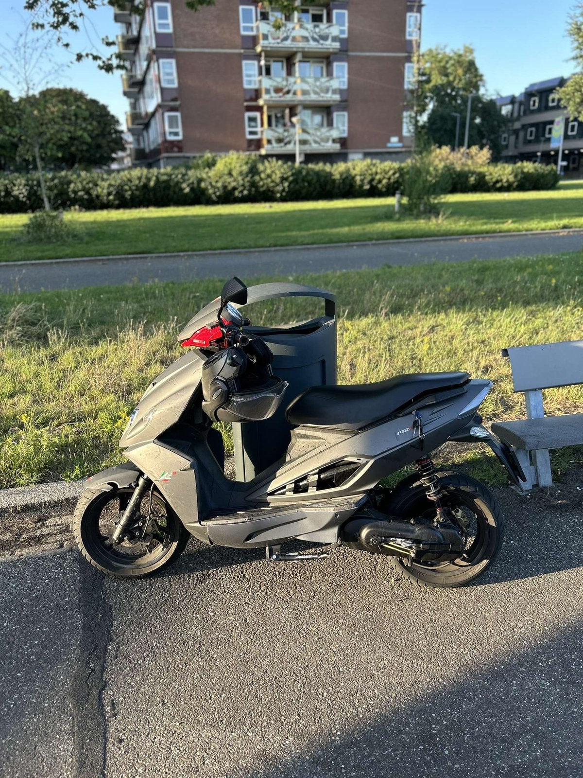 malaguti f12 70cc brom, Fietsen en Brommers, Ophalen, Zo goed als nieuw, Tweetakt, Overige modellen