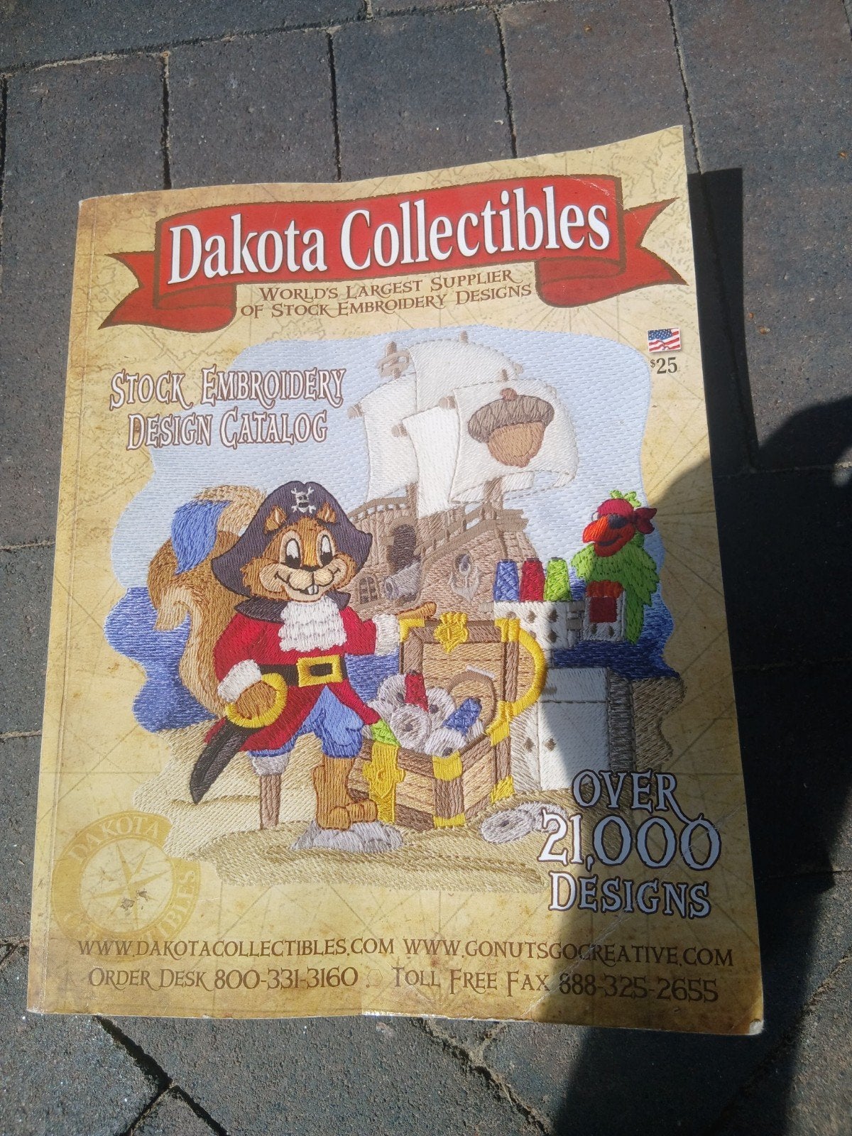 Dakota Collectibles Borduurontwerp Catalogus & CD, Ophalen of Verzenden, Zo goed als nieuw, Machineborduren, Patroon