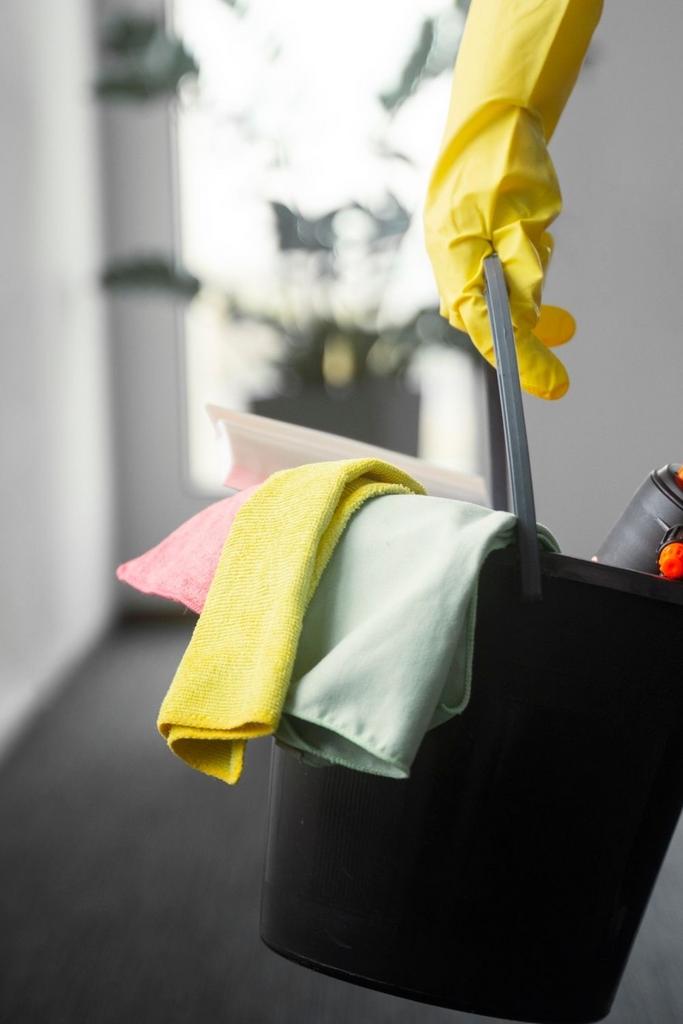 Gemotiveerde schoonmakers gezocht, Schoonmaken bedrijfsruimte