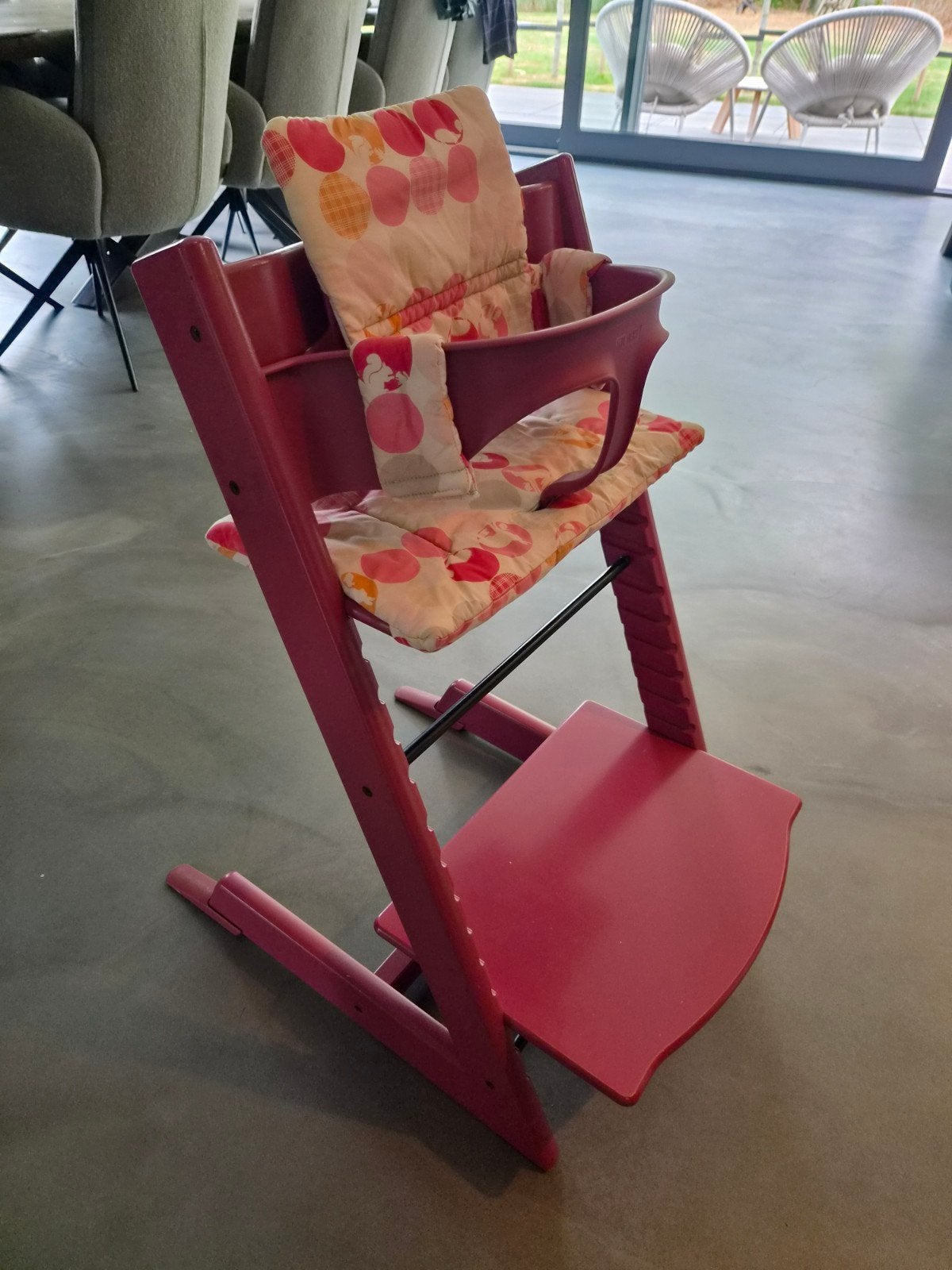 Stokke tripp trapp, incl babyset, eetblad en 3 kussen sets, Ophalen, Zo goed als nieuw, Meegroeistoel, Afneembaar eetblad