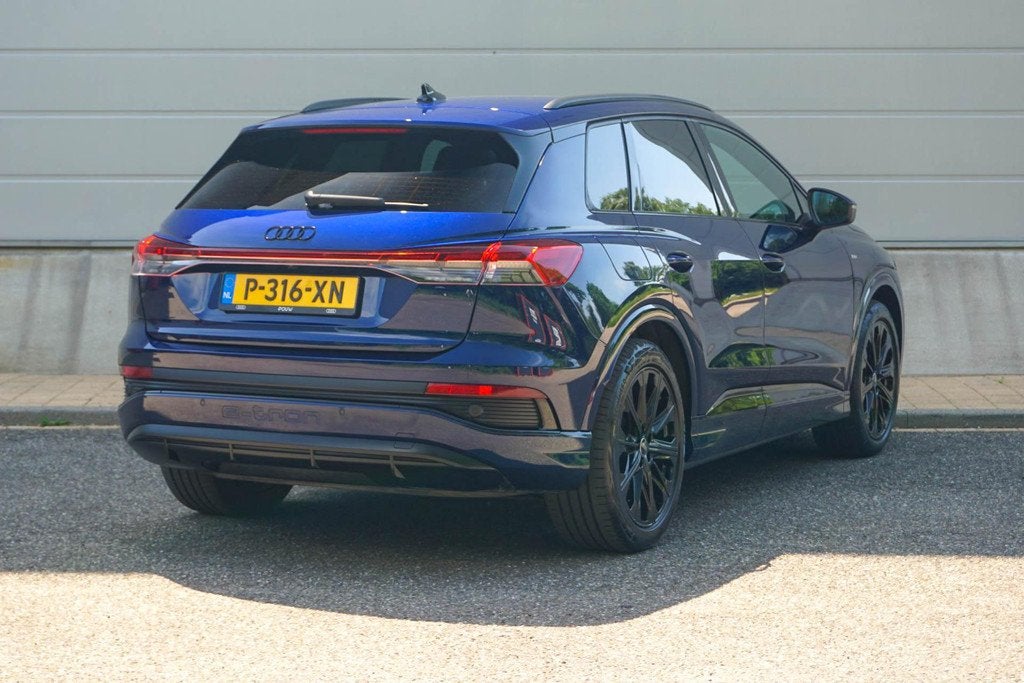 Audi Q4 e-tron 40 204pk Launch Edition S Competition 82 kWh, Auto's, Audi, Automaat, Achterwielaandrijving, Zwart, Blauw