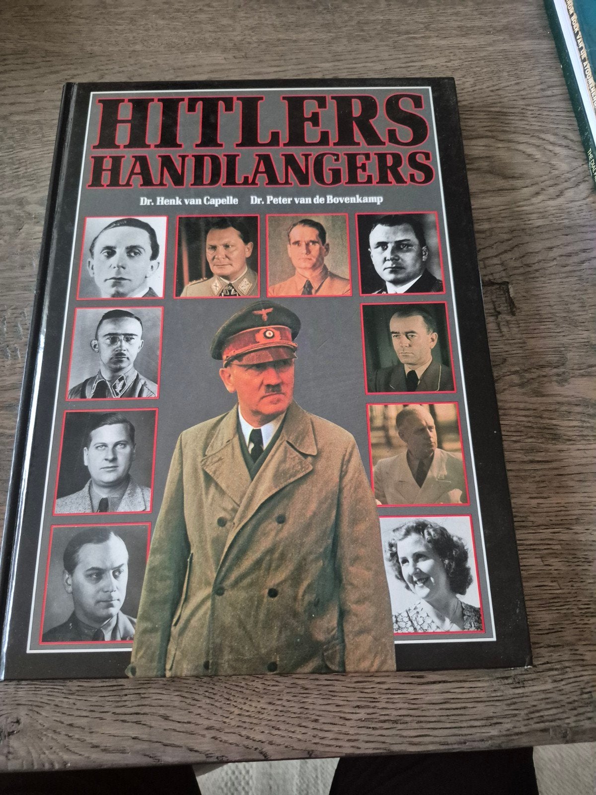 Hitlers Handlangers - Dr. Henk van Capelle & Dr. Peter van d, Boeken, Tweede Wereldoorlog, Ophalen of Verzenden, Zo goed als nieuw
