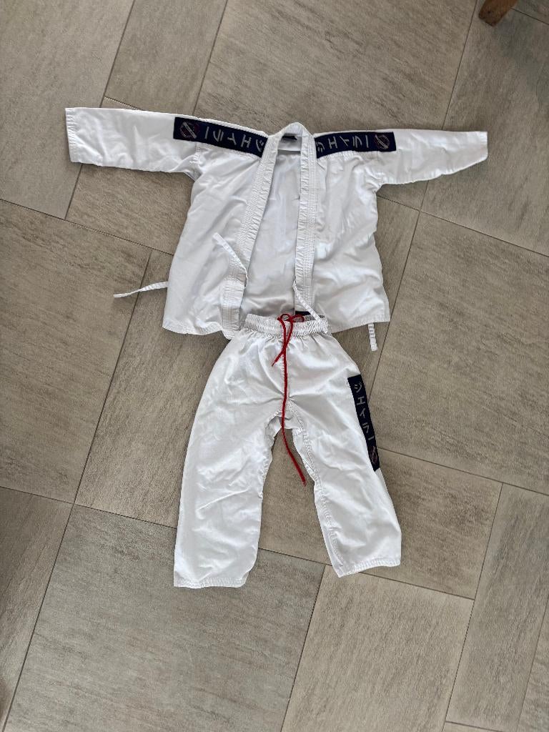 karatepakken voor kinderen (maat 110 & 120), Ophalen, Gebruikt, Maat XS of kleiner, Karate