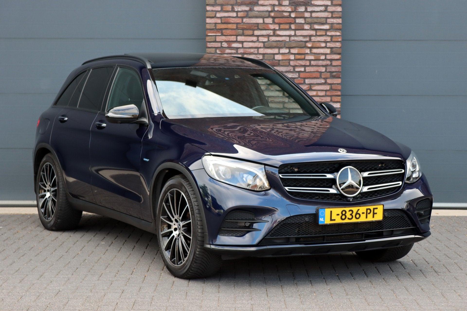 Mercedes-Benz GLC 350e 4MATIC AMG Line | Luchtvering | Memor, Auto's, Automaat, Gebruikt, 4 cilinders, 2000 kg