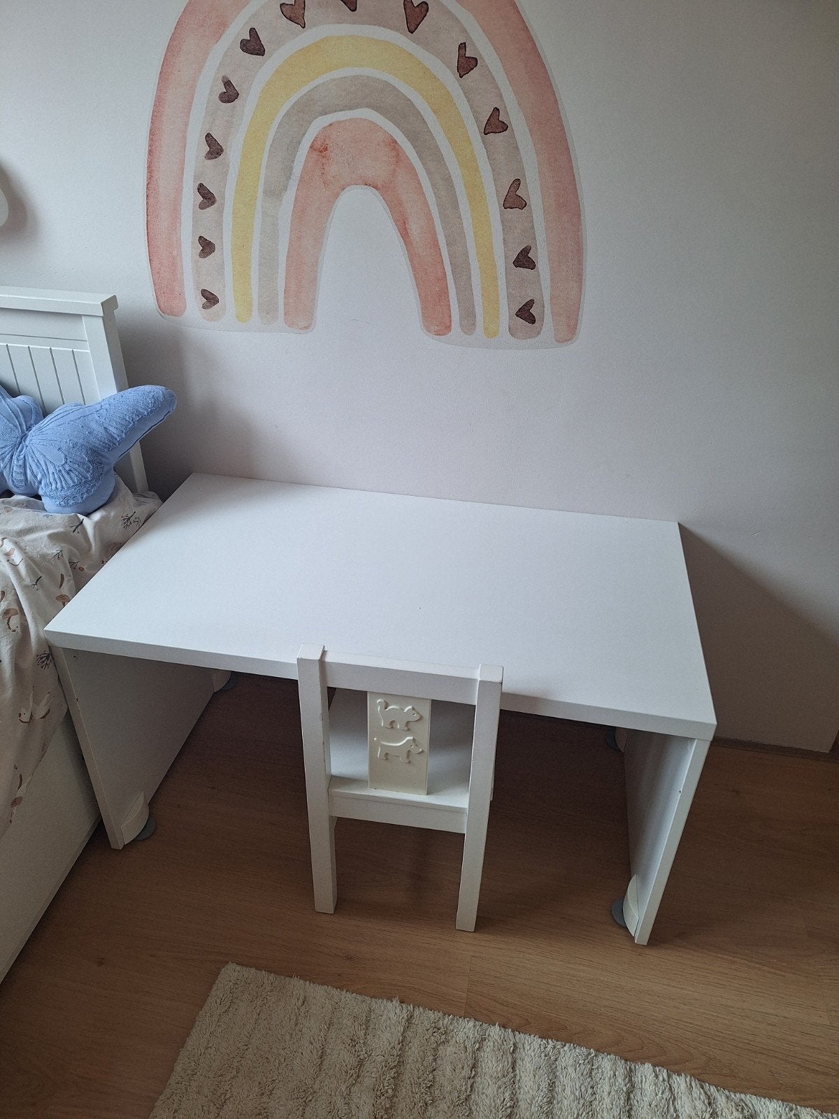 Leuk Ikea Smastad bureau en Kritter stoeltje, Kinderen en Baby's, Kinderkamer | Tafels en Stoelen, Ophalen, Gebruikt, Tafel(s) en Stoel(en)
