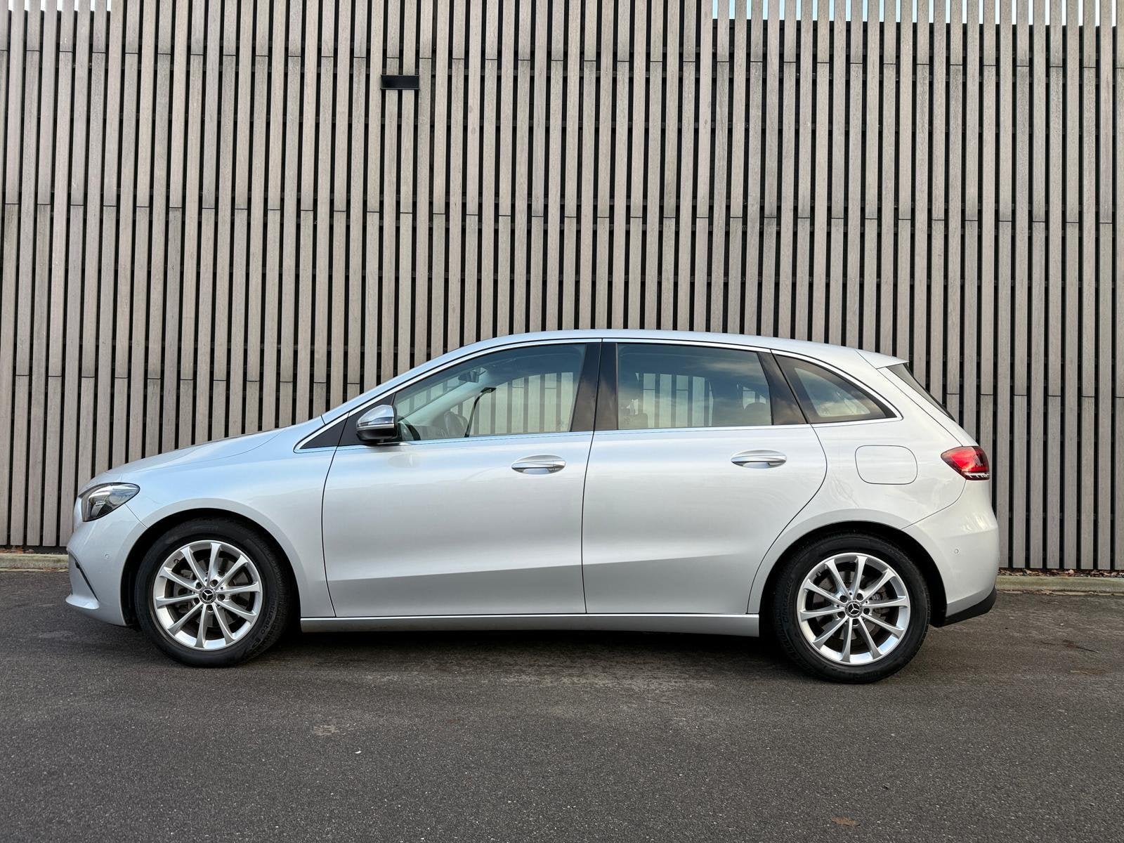 Mercedes-Benz B-klasse 200 Business Solution / Widescreen /, Auto's, Gebruikt, Euro 6, 4 cilinders, Leder en Stof