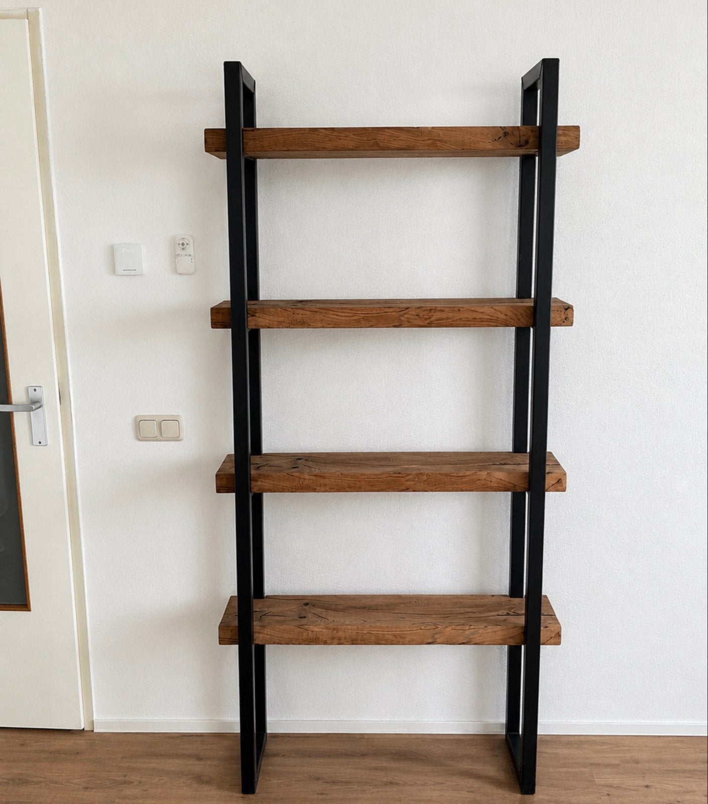 Stoere industriële kast/wandrek met massieve bielzen planken, Ophalen, Met plank(en), Gebruikt, Metaal
