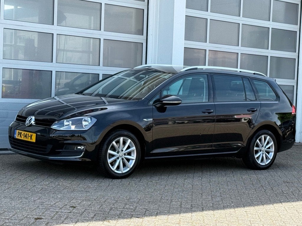 Volkswagen GOLF 1.2 TSI 110PK Lounge Aut. Navi Pdc Stoelverw, Auto's, Gebruikt, Euro 6, 4 cilinders, Zwart