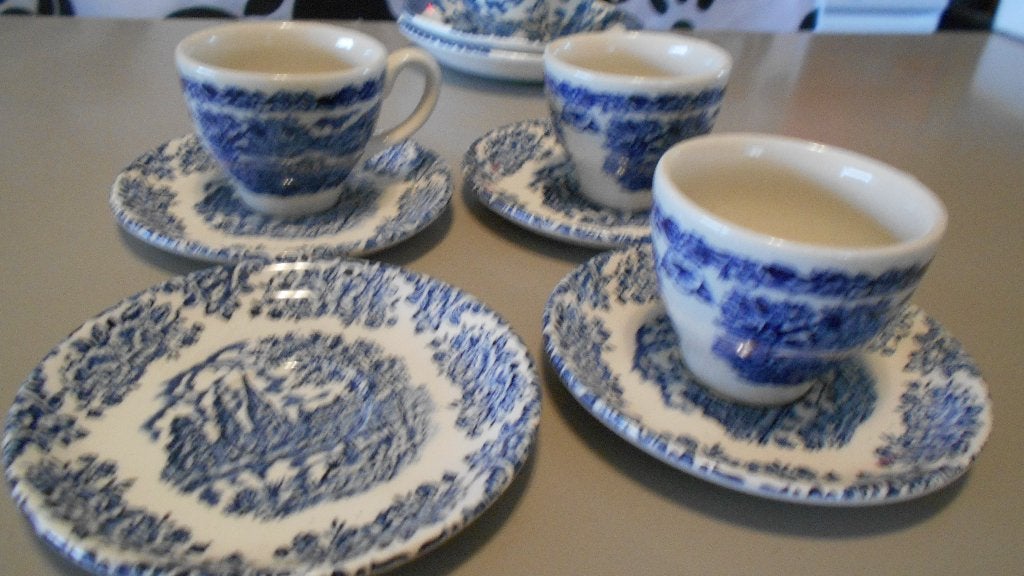 4 kop + schotel boomwagen kerk naamloos engels servies klein, Ophalen of Verzenden, Zo goed als nieuw, Overige stijlen, Kop(pen) en/of Schotel(s)