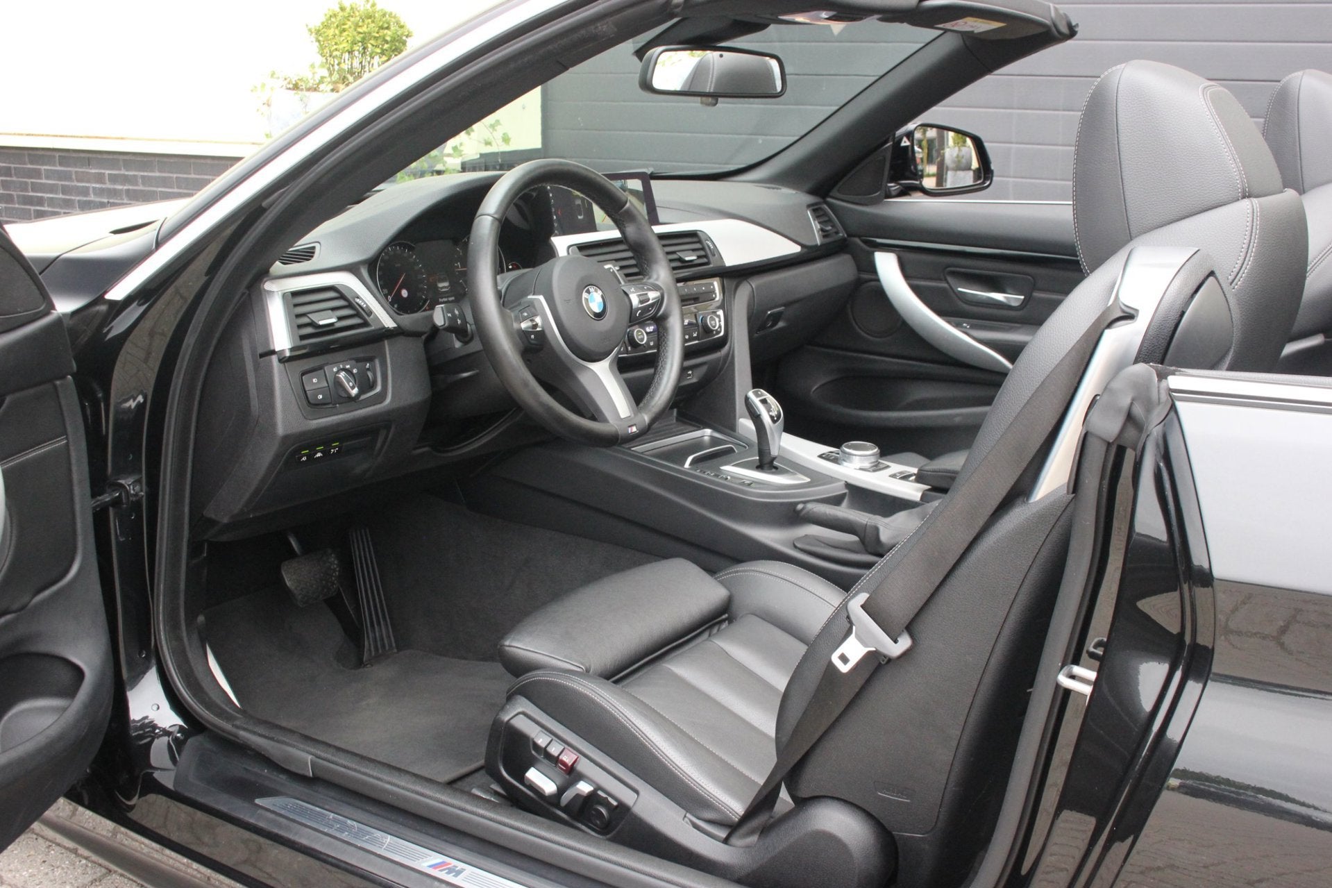 BMW 4-serie Cabrio 420i High Executive M Sport | Nekverwarmi, Automaat, 1998 cc, Achterwielaandrijving, Gebruikt