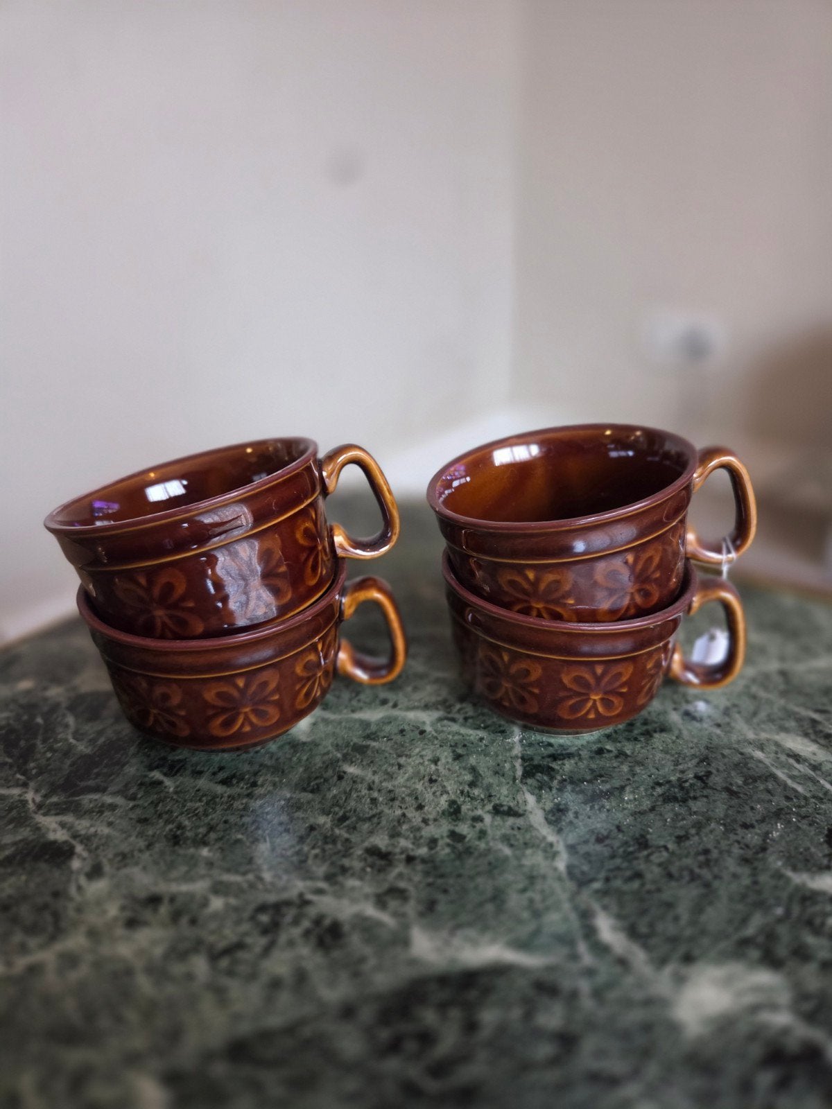Set van 6 Retro Bruine Kopjes met Bloemmotief, Ophalen