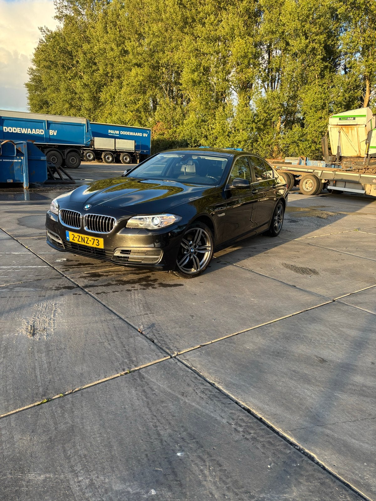 BMW 5-Serie 2.0 520I AUT 184 PK Sedan 2015 Zwart, Auto's, Achterwielaandrijving, 4 cilinders, 2000 kg, Zwart