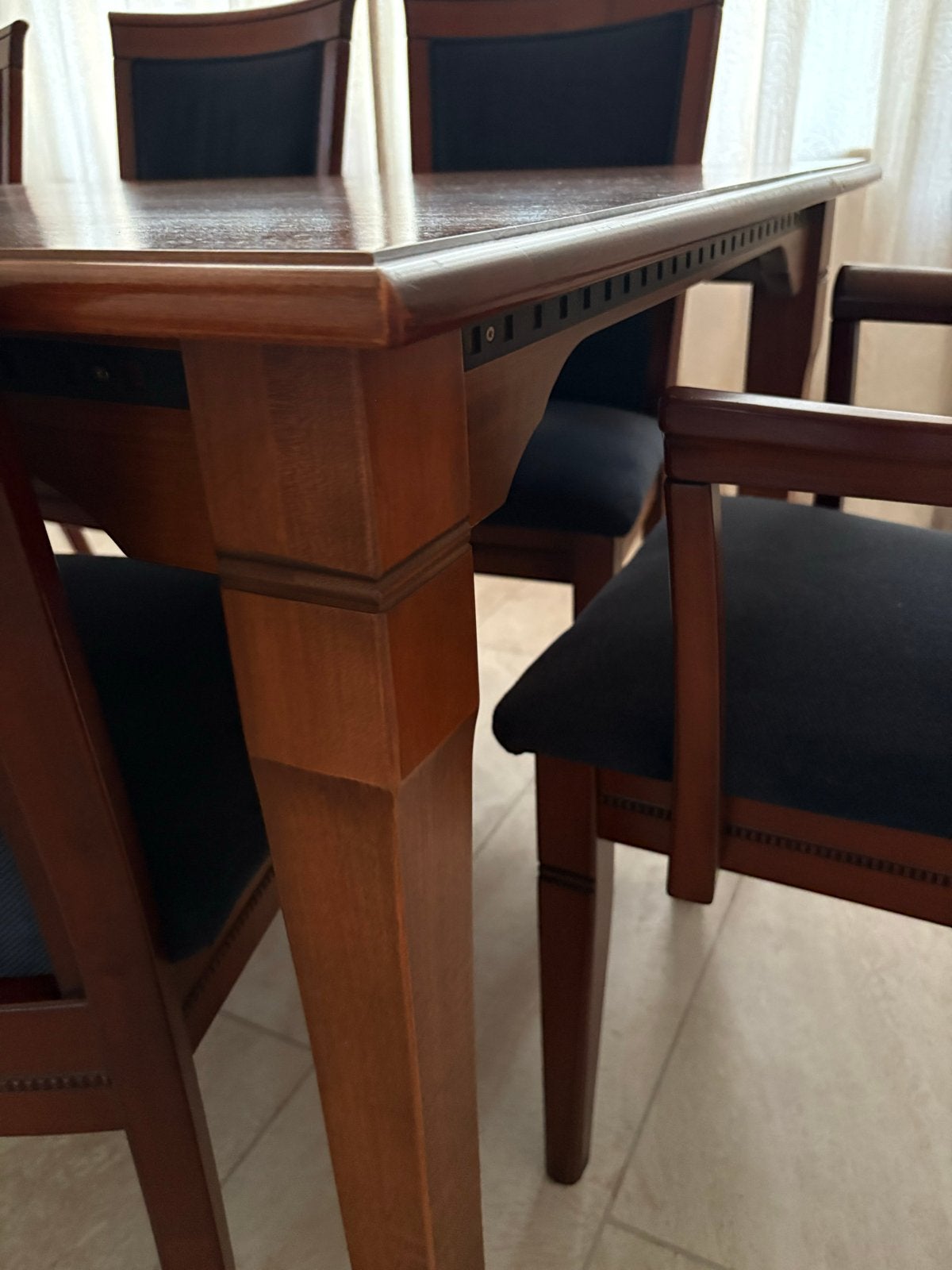 Elegante eettafel met 8 stoelen - Klassiek design, Huis en Inrichting, Tafels | Eettafels, Ophalen, 200 cm of meer, 50 tot 100 cm