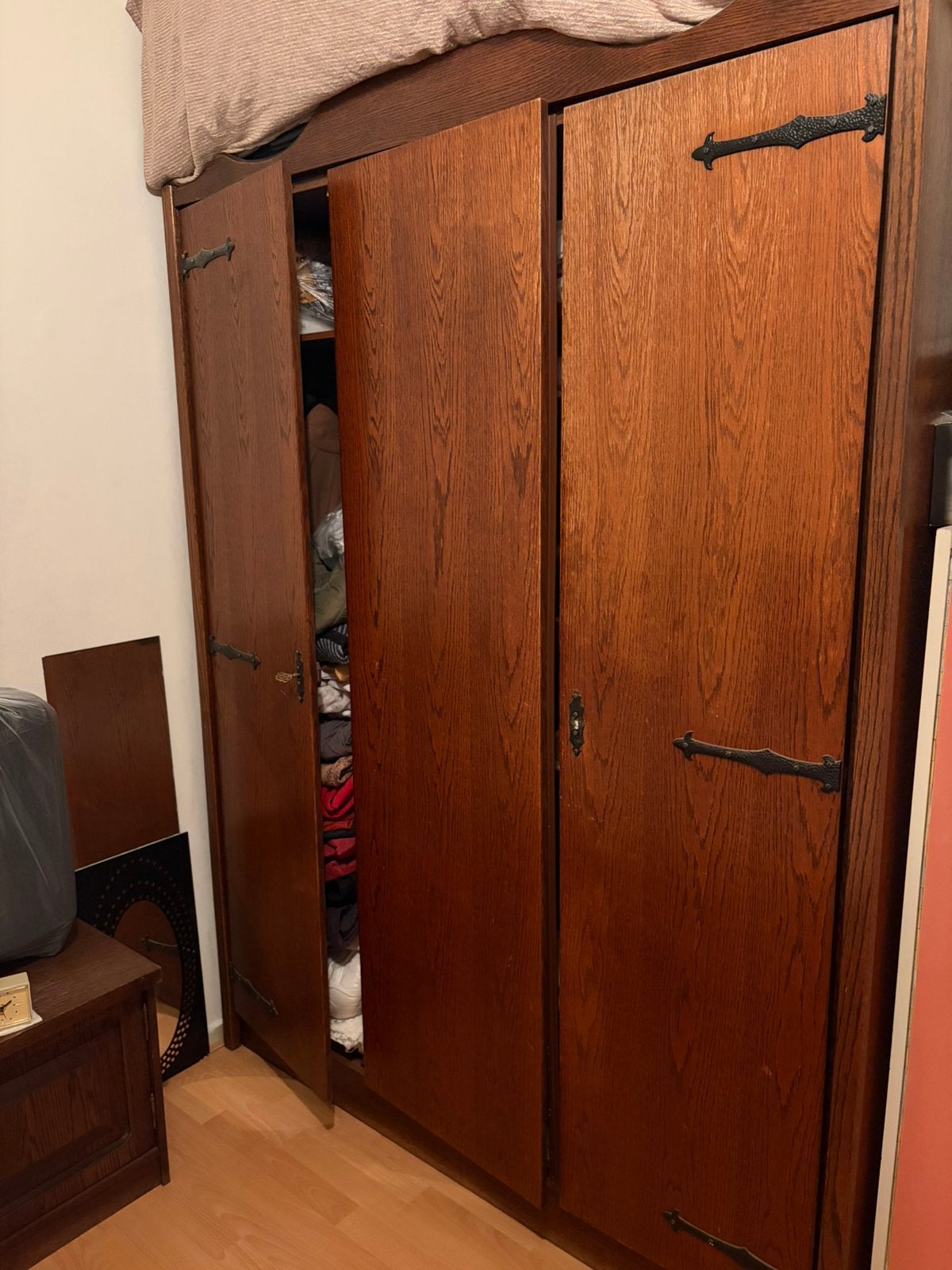 Oude stevige houten kast 200 hoog 150 breed 56 diep, Ophalen, Met deur(en), Gebruikt, 100 tot 150 cm