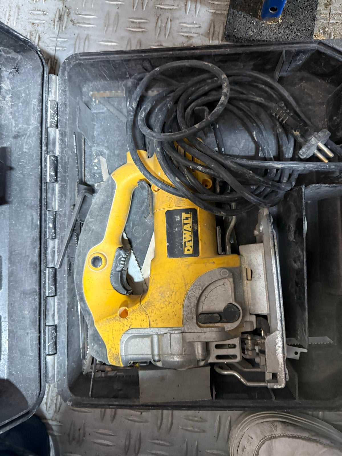 DeWalt DW33TK-QS Decoupeerzaag met koffer, Gebruikt, 600 tot 1200 watt, Ophalen of Verzenden, Decoupeerzaag