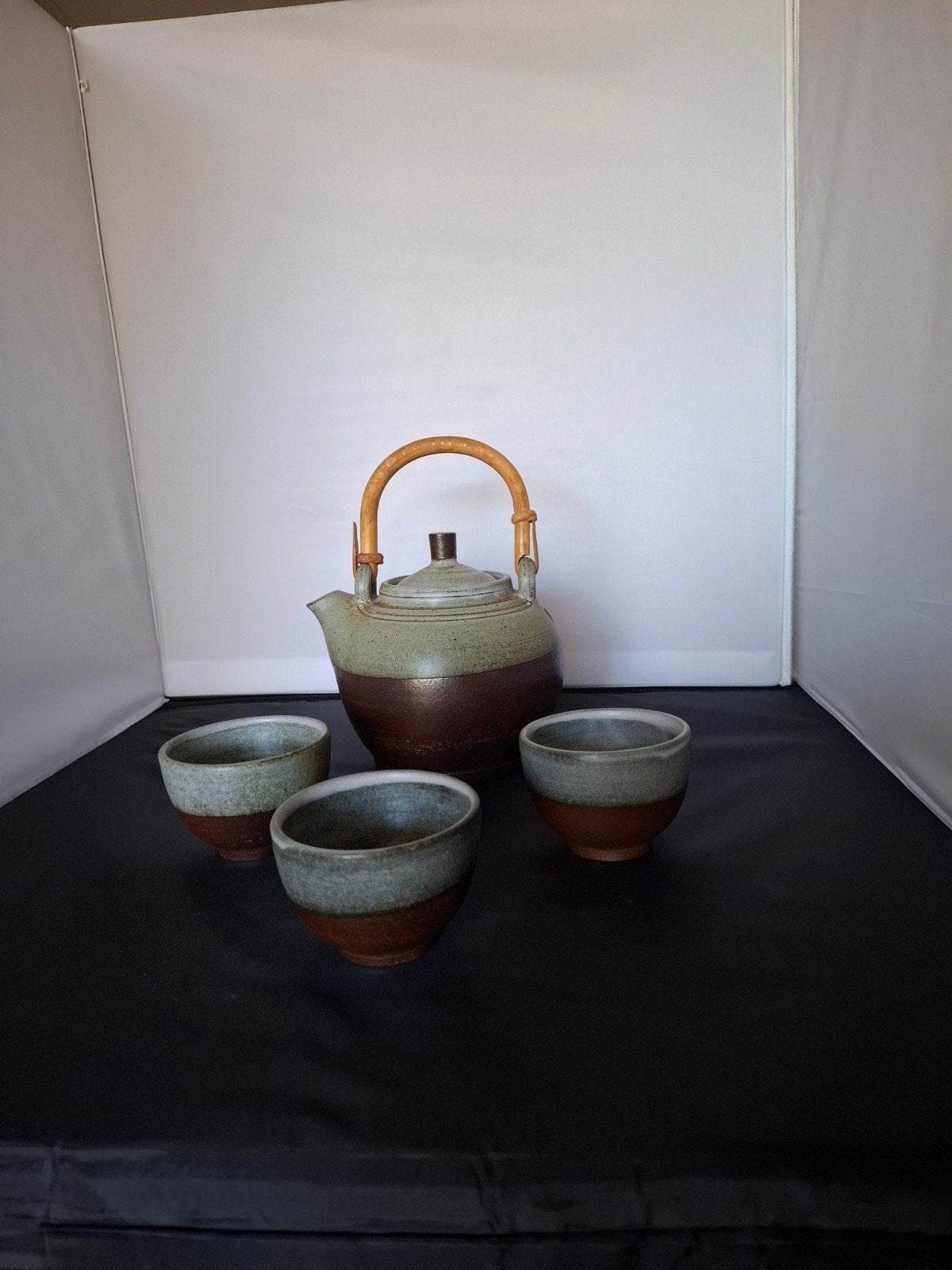 Theepot met 3 drinkkommen, Keramiek, Overige typen, Ophalen of Verzenden, Zo goed als nieuw