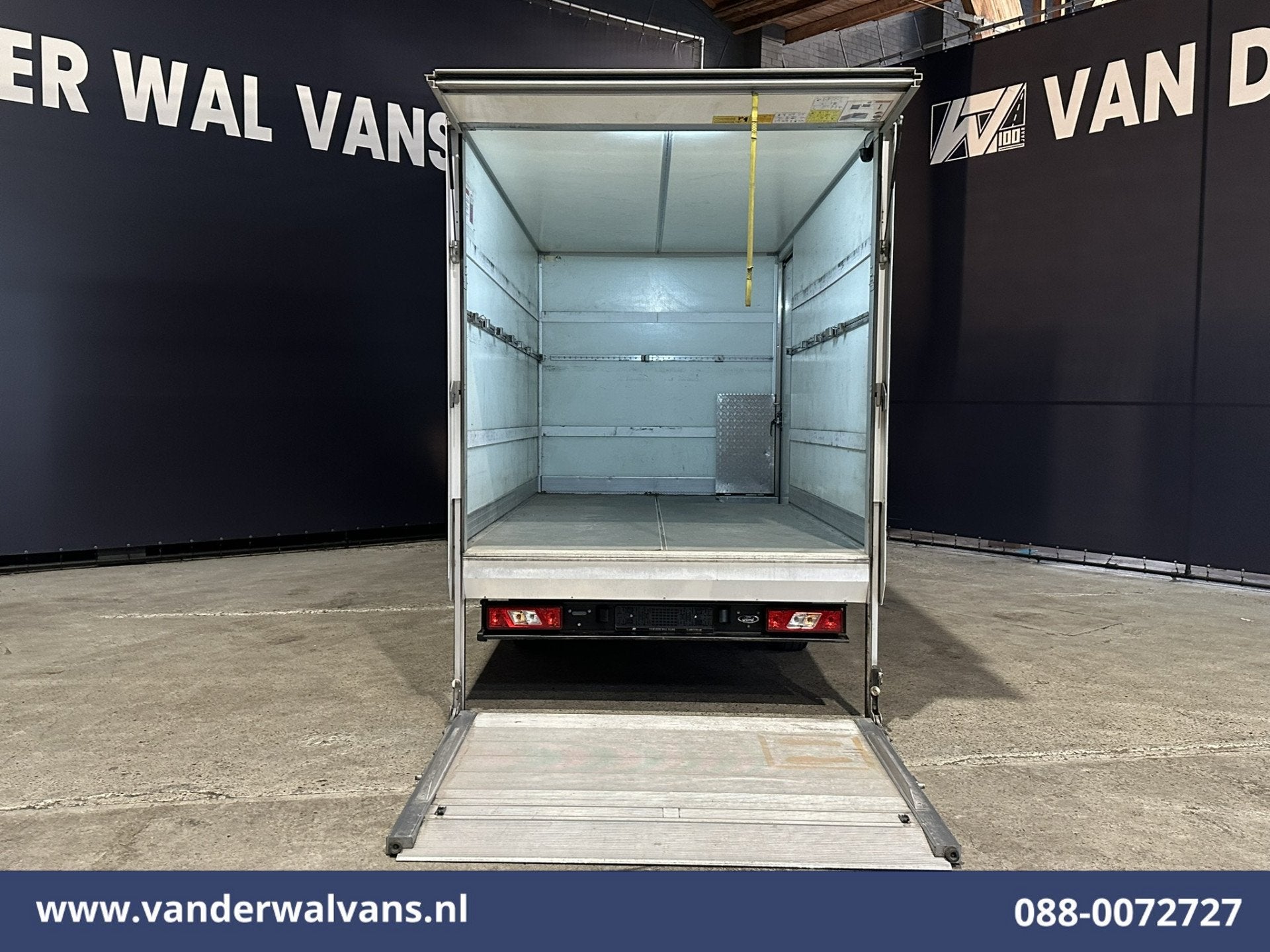 Ford Transit 2.0 TDCI 131pk Bakwagen 1003kg laadvermogen Laa, Voorwielaandrijving, Dealer onderhouden, Stof, 4 cilinders