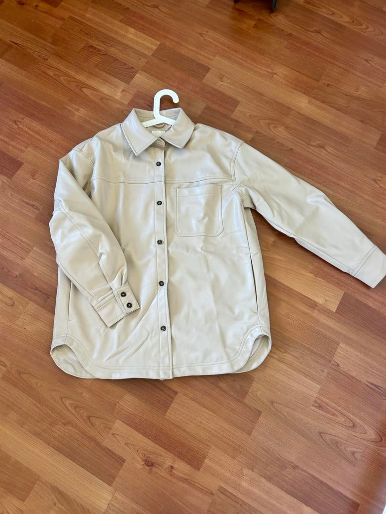 Nep leren blouse/jasje van H&M, Kleding | Dames, Ophalen of Verzenden, Zo goed als nieuw, Maat 36 (S), Beige