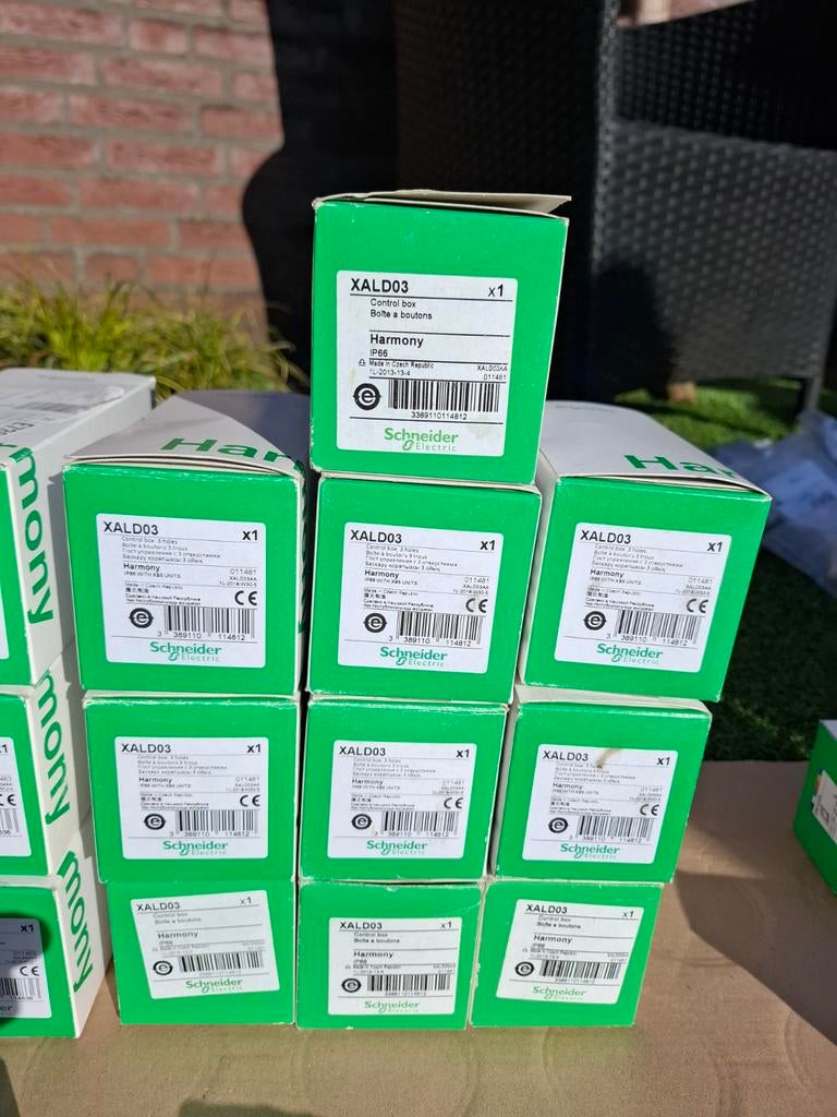 Schneider Electric ,nieuw maar overcompleet., Ophalen of Verzenden