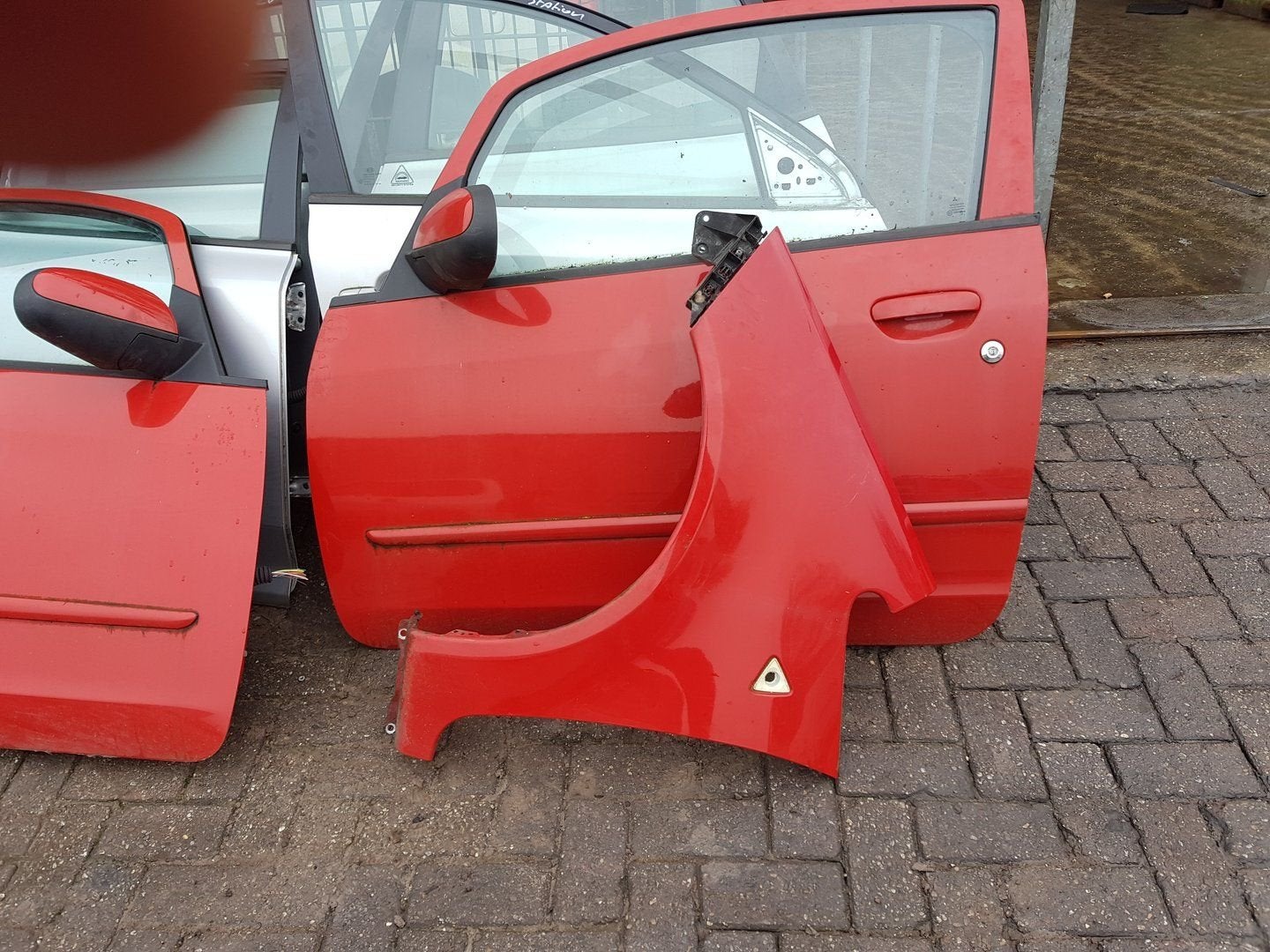 MITSUBISHI COLT VOORSCHERM LINKS  BJ 2009, Auto-onderdelen, Gebruikt, -, -, Ophalen of Verzenden