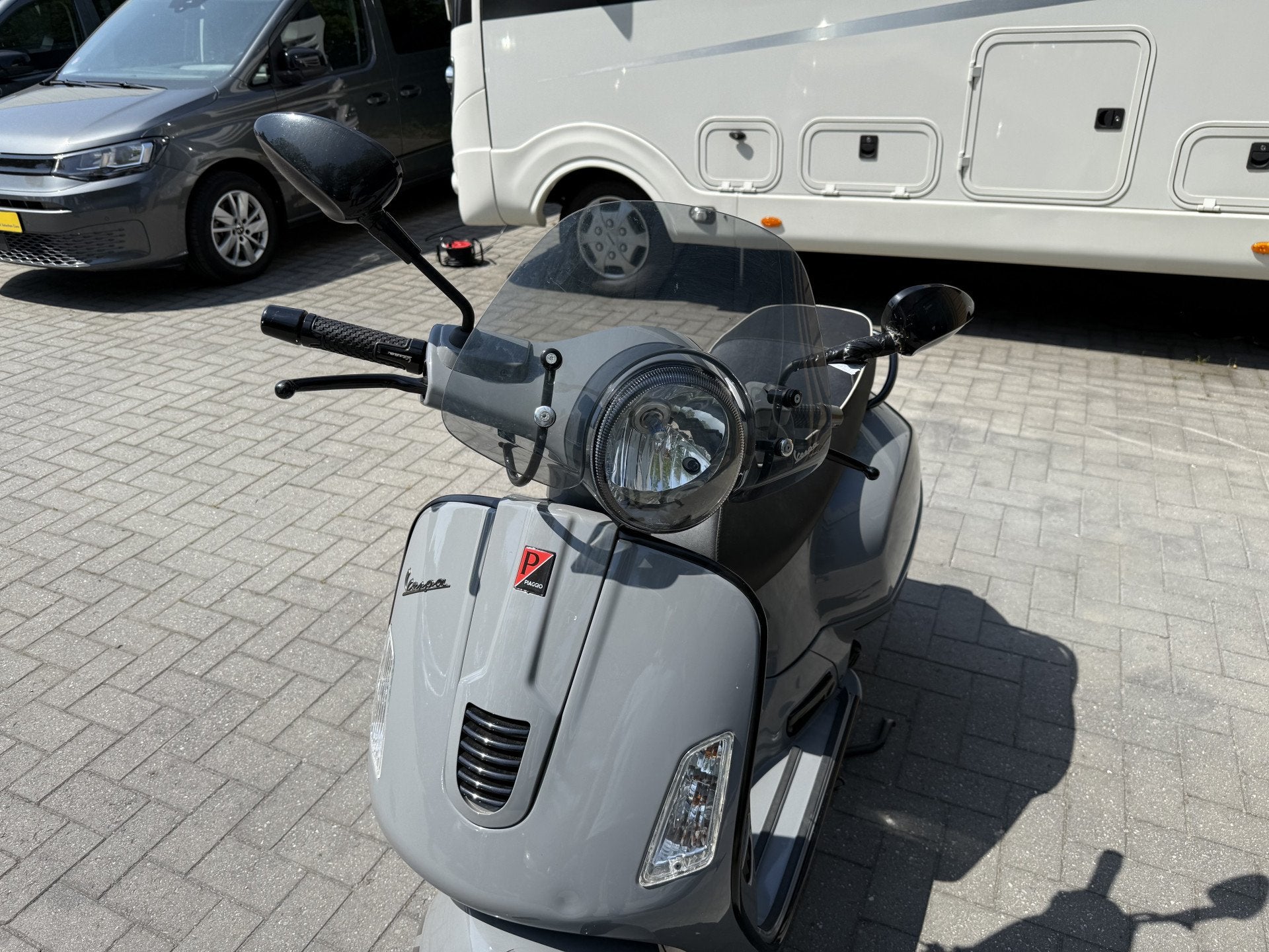 Vespa GTS 300 i.e. Super - Nardo grijs - Akrapovic, All Selection Cars, Bedrijf, Boschdijk 878
5627AB  EINDHOVEN, NL, Overig