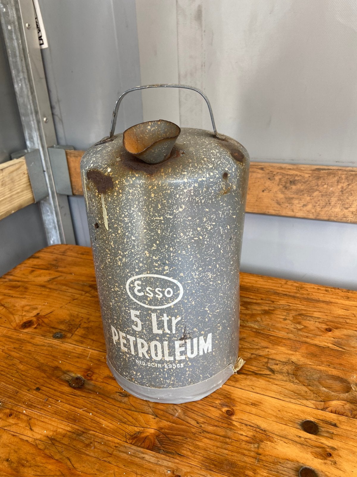 Petroleum kan, Ophalen