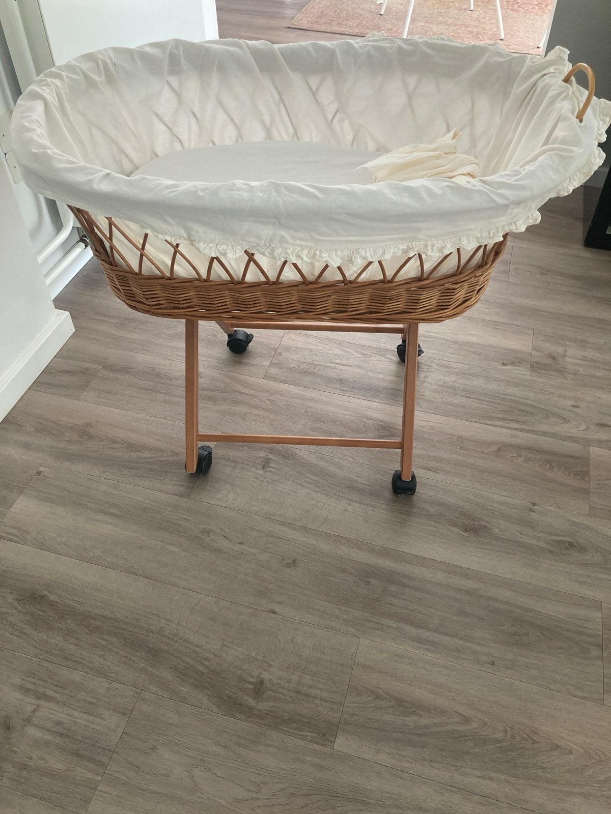 Rotan wieg met matras en bekleding, Kinderen en Baby's, Babywiegjes en Ledikanten, Ophalen, Gebruikt, Wieg